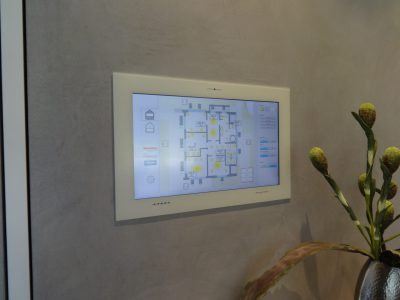 Touch-Panel Bedienung für smarte Beleuchtung Smart Homes mit myHomeControl
